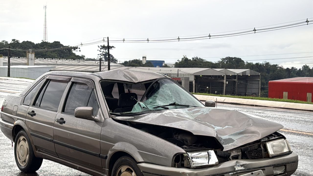 Pedestre morre após ser atropelado por Santana na BR-277, próximo à Ferroeste, em Cascavel
