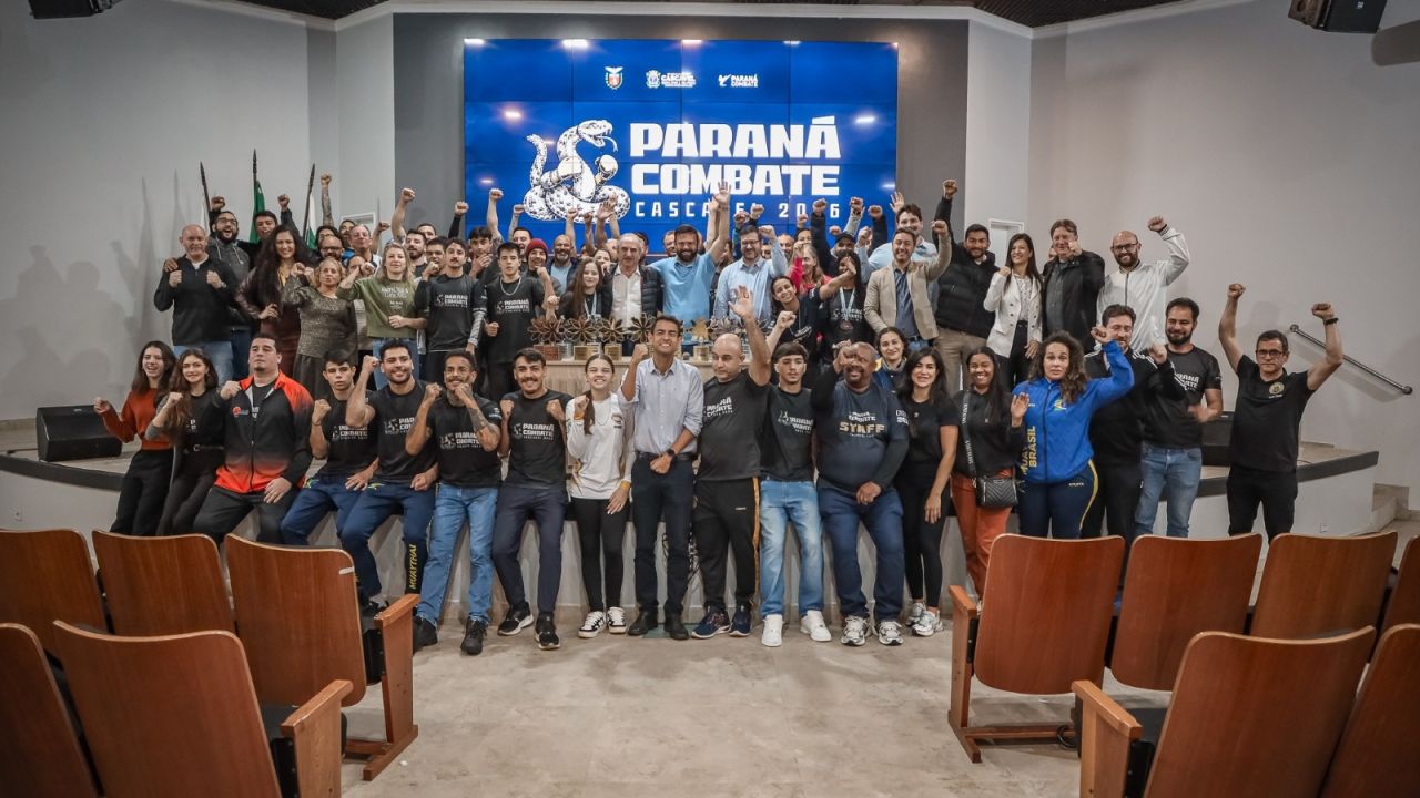 Cascavel presta homenagem a atletas por conquista do pentacampeonato no Paraná Combate