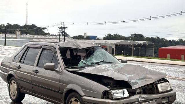 Pedestre morre após ser atropelado por Santana na BR-277, próximo à Ferroeste, em Cascavel