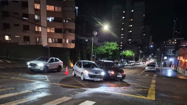 Motorista embriagado é preso após provocar acidente no Centro de Cascavel