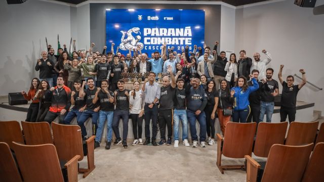 Cascavel presta homenagem a atletas por conquista do pentacampeonato no Paraná Combate