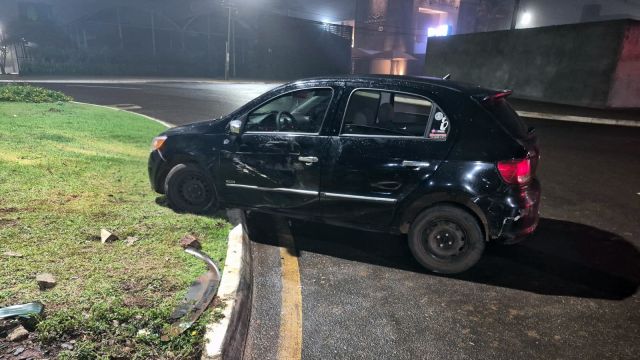 Motorista com CNH cassada é preso por embriaguez após acidente em rotatória de Cascavel