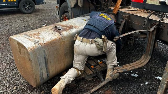 PRF apreende 138,8 kg de pasta base de cocaína escondidos em tanque de carreta na BR-369
