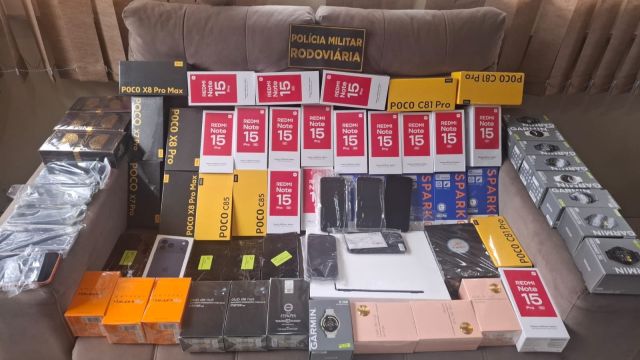 Duas malas com celulares, perfumes e MacBooks são apreendidas em ônibus na PR-180, em Goioerê