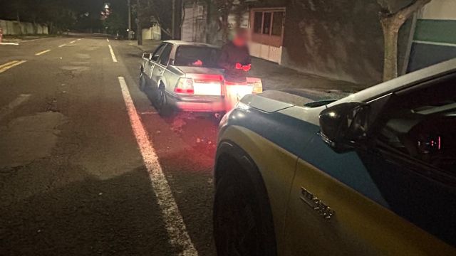 Motorista é levado à delegacia após teste apontar embriaguez durante abordagem com três crianças em Cascavel