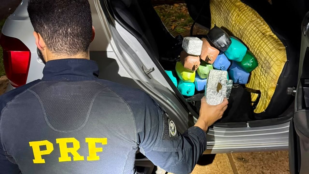 PRF encontra 15 quilos de haxixe escondidos no tanque de combustível de carro na BR-277