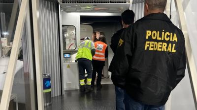 Passageiro é retirado de avião após fazer ‘brincadeira’ sobre possível bomba em caixa de som em Foz do Iguaçu