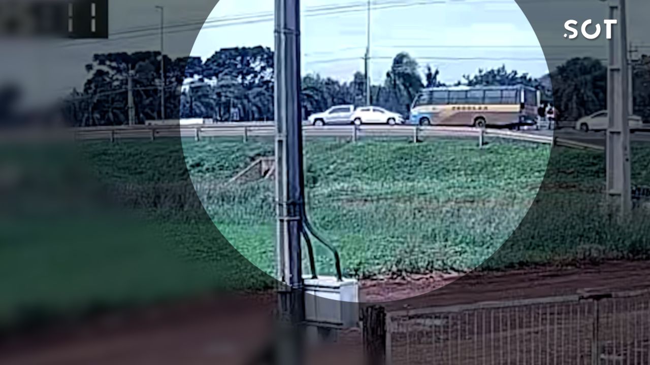 Câmera registra acidente entre Amarok e Argo na BR-277, em Cascavel; mulher fica presa às ferragens