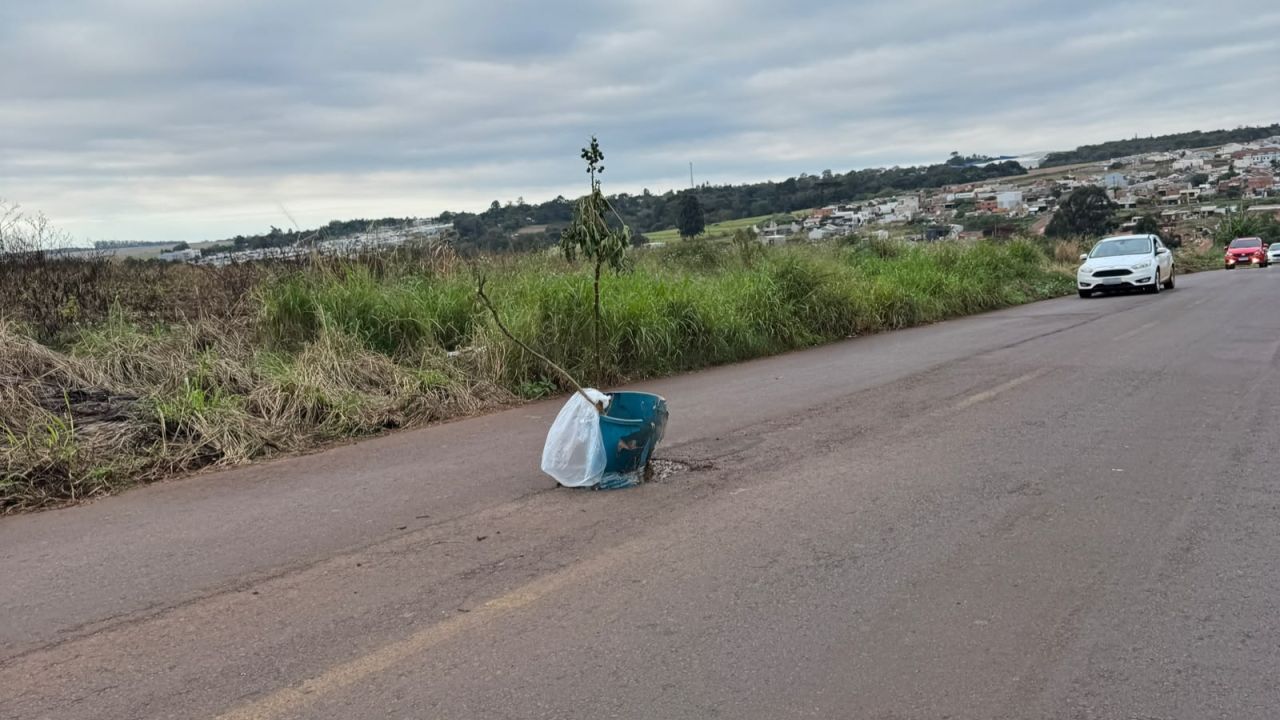 Buracos de grande proporção preocupam motoristas e dificultam trânsito na região Norte de Cascavel