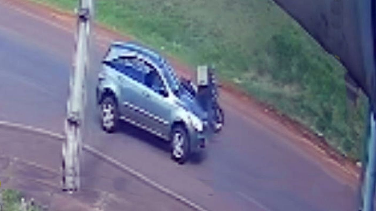 Homem fica ferido após carro e moto baterem na marginal da PRc-467, em Cascavel