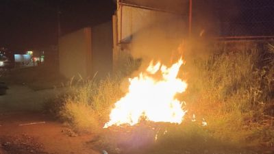 Homem é preso após atear fogo em colchão e lixo e incêndio atingir vegetação em Cascavel