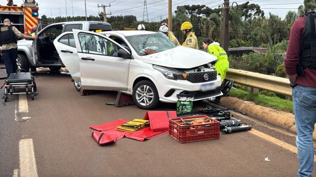 Vítima de acidente com viatura da Polícia Federal morre no HU de Cascavel; investigação apura circunstâncias
