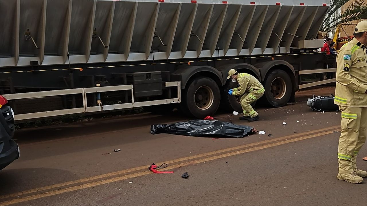 Motociclista morre após colisão violenta com caminhão na PRC-467, em Cascavel