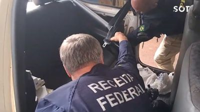PRF e Receita Federal encontram celulares escondidos em fundo falso de veículo na BR-277, em Cascavel
