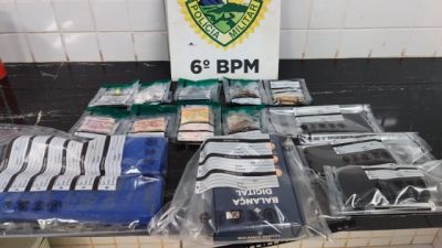 Operação do Choque prende três e apreende 1 kg de maconha, cocaína, ecstasy e munições em Cascavel