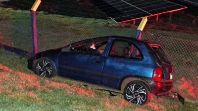 Corsa sai da pista e deixa cinco pessoas envolvidas em sinistro na PR-180, em Cafelândia
