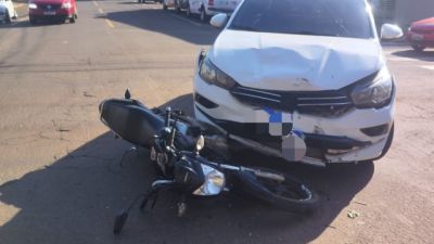 Motociclista fica ferido após colisão frontal no Centro de Cascavel