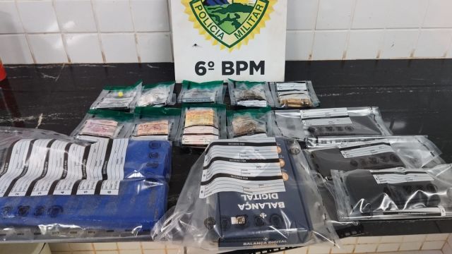 Operação do Choque prende três e apreende 1 kg de maconha, cocaína, ecstasy e munições em Cascavel