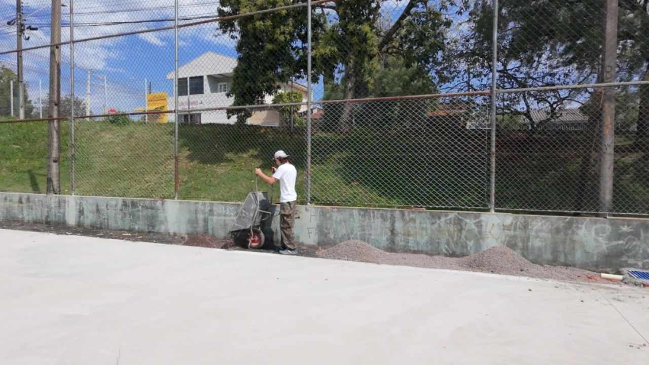 Prefeitura reforma quadra do Jardim Colonial para espaço voltar a receber a comunidade