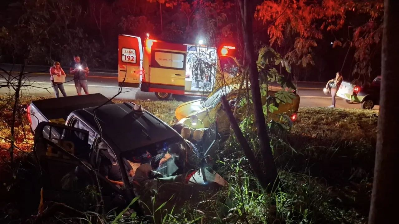 Colisão na BR-369 deixa dois feridos e uma pessoa morta em Ubiratã