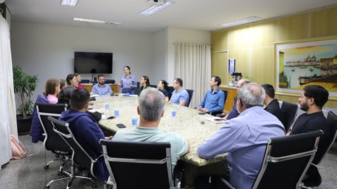 Itaipulândia reúne setores da Administração para avançar na construção do novo Plano Municipal de Educação