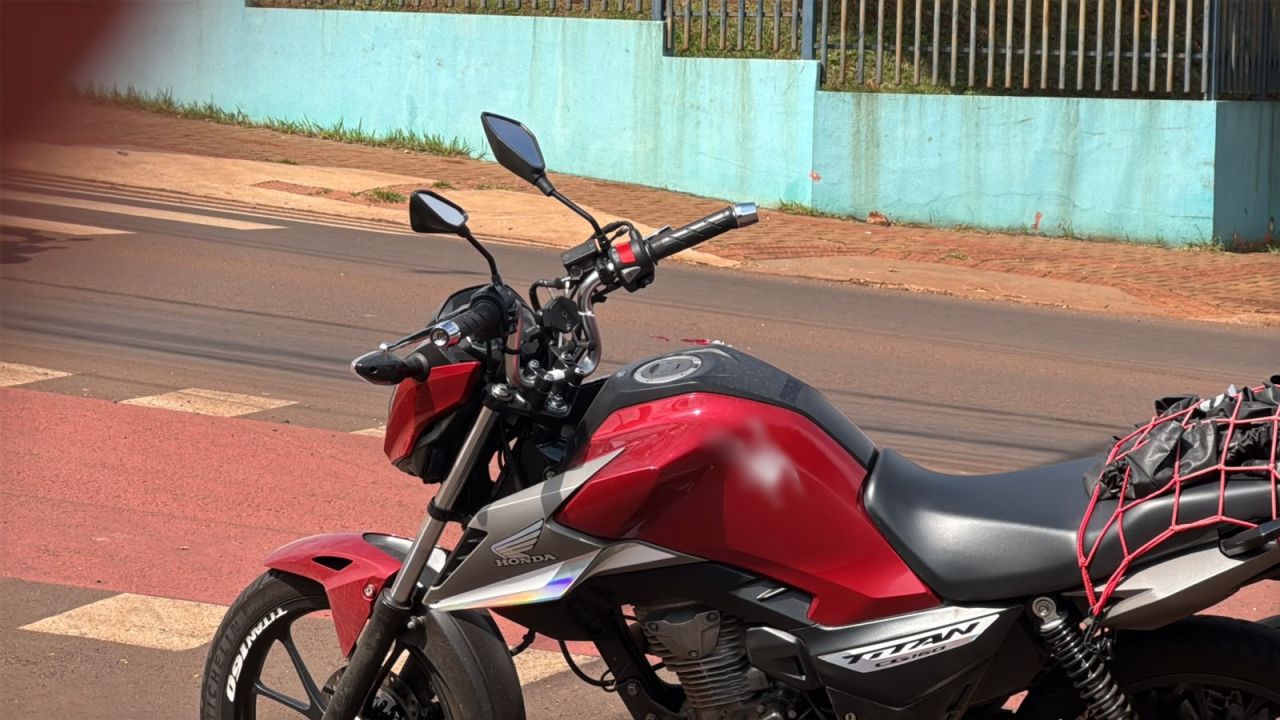 Motociclista fica ferido após colisão com carro no bairro Floresta, em Cascavel