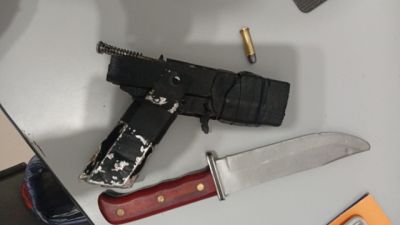 Homem é preso após polícia encontrar arma artesanal e munição em bolsa durante abordagem