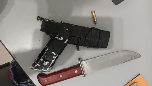 Homem é preso após polícia encontrar arma artesanal e munição em bolsa durante abordagem