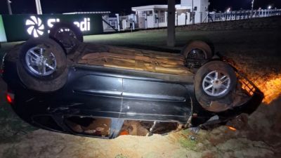 Colisão traseira entre dois carros deixa passageiro ferido na PR-182, em Palotina