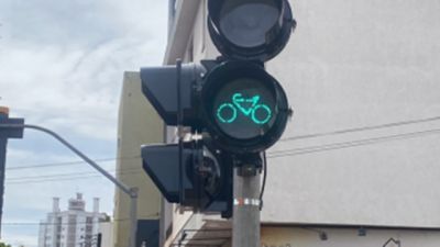Transitar instala novos semáforos e sinalização para ciclistas em Cascavel