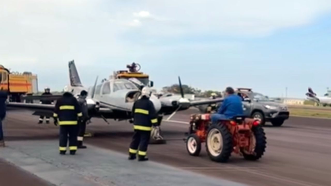 Aeronave faz pouso de emergência após falha no trem de pouso em Cascavel