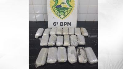 Mulher é presa em Cascavel com mais de 2 kg de haxixe escondidos nas pernas