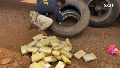PRF encontra 95 quilos de cocaína escondidos em estepes de carreta na BR-277, em Cascavel