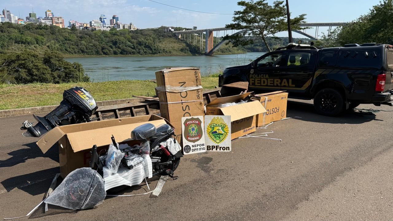 PF e PM apreendem embarcação com bicicletas elétricas após travessia clandestina no Rio Paraná