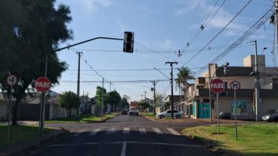 Semáforo sofre 3º furto de cabos em 30 dias e deixa cruzamento do Alto Alegre desligado em Cascavel