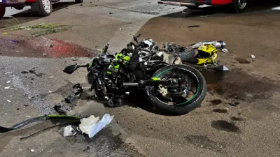 Motociclista fica ferido após acidente envolvendo três veículos no Bairro Neva, em Cascavel