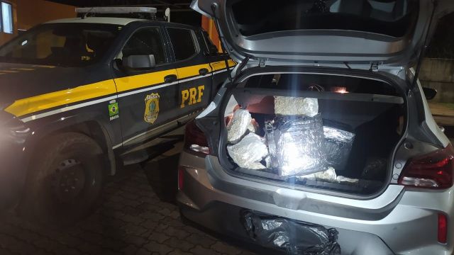 Ação da PRF termina com apreensão de 70,9 kg de drogas e prisão em flagrante em Cascavel