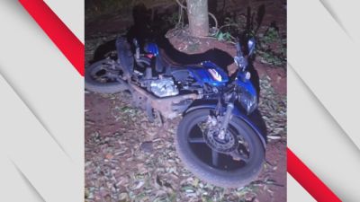 Motocicleta furtada é localizada escondida em área de mata durante patrulhamento em Cascavel