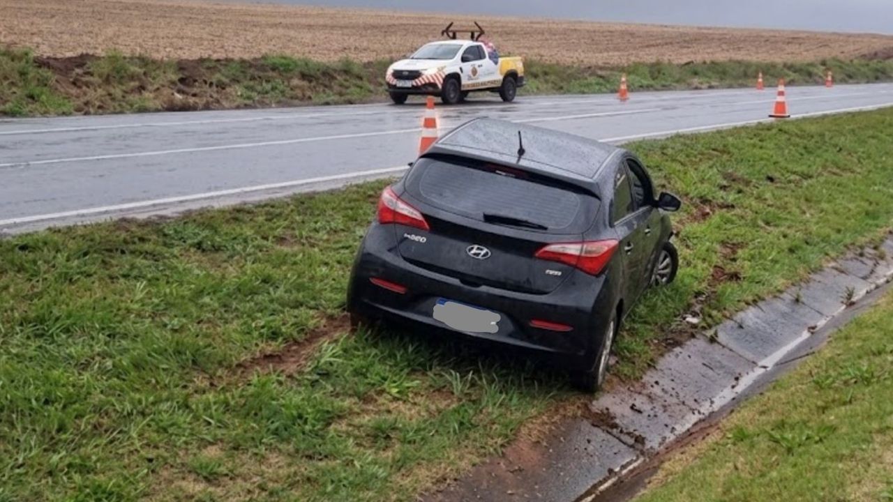 Homem é preso após sair da pista e ser flagrado com arma municiada na BR-163, em Cascavel