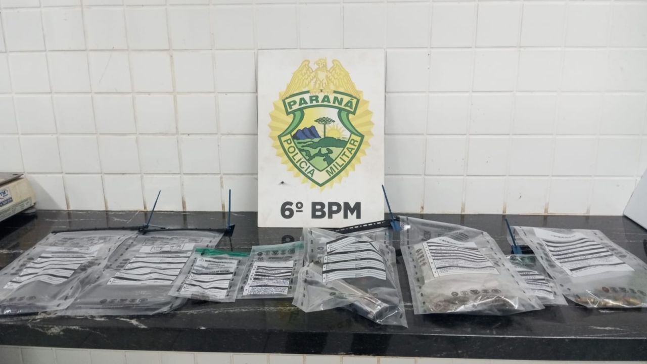 Pistola 9 mm com seletor de rajada e drogas são apreendidas durante abordagem em Cascavel