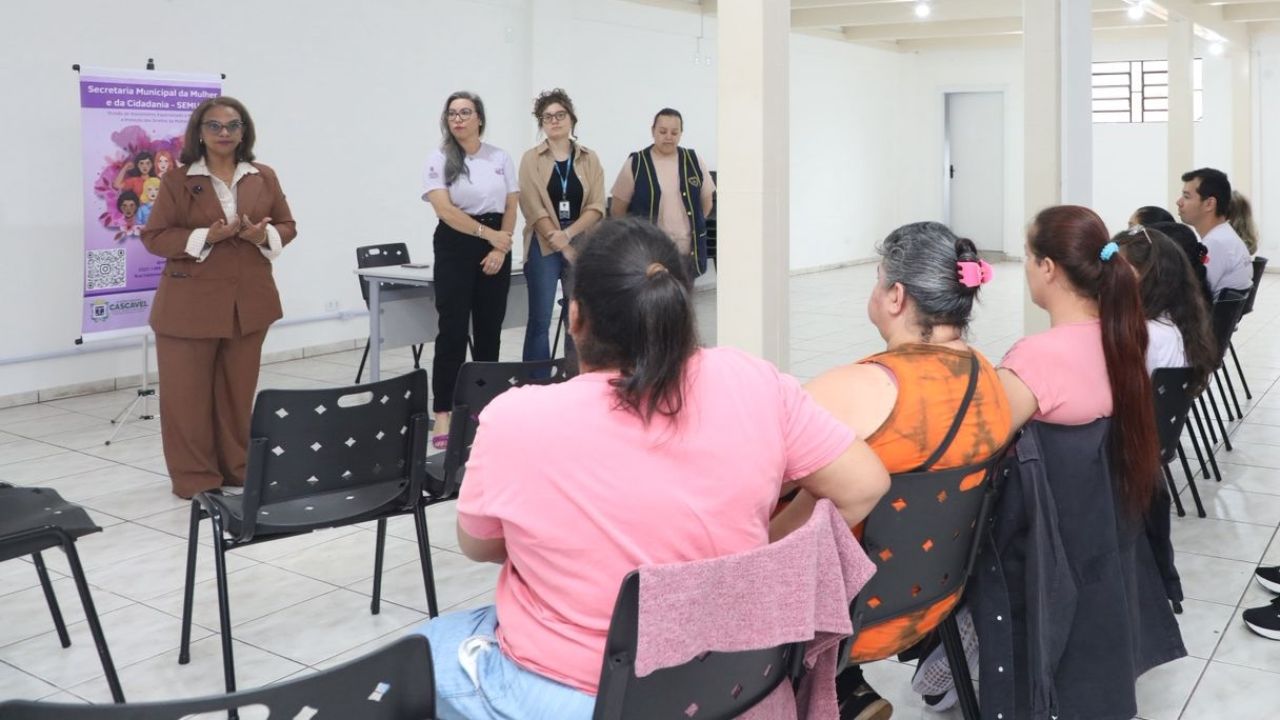 Com dança, maquiagem e apresentações, Prefeitura encerra programação do Agosto Lilás em Cascavel