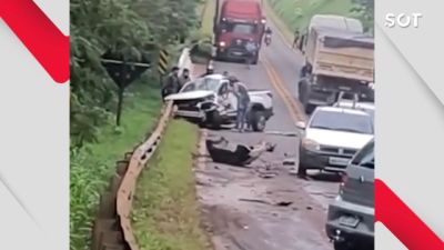 Motorista de 59 anos morre após Fiat Strada ser atingida por carreta na PR-317 em Toledo