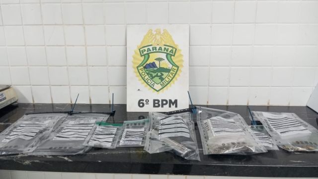 Pistola 9 mm com seletor de rajada e drogas são apreendidas durante abordagem em Cascavel