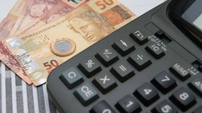 Orçamento de 2027 prevê salário mínimo de R$ 1.741
