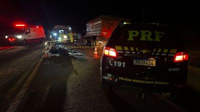 PRF atende sinistro entre caminhão e moto na BR 369 em Santa Mariana (PR)