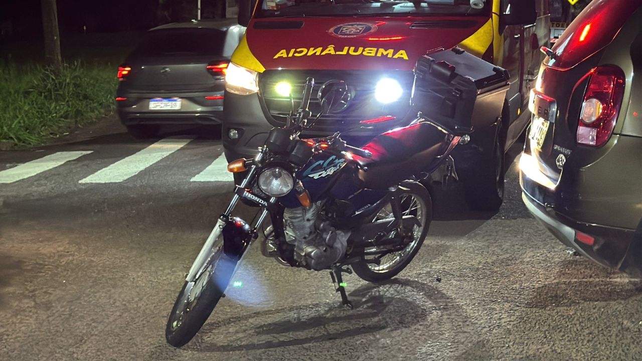 Motociclista fica ferido após colisão com carro no Centro de Cascavel