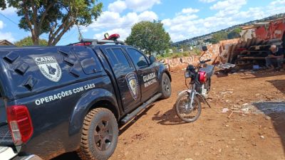 Homem é detido com fios elétricos e motocicleta furtada durante patrulhamento em Cascavel
