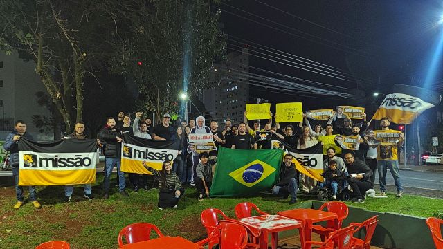 Ato reúne apoiadores do Missão em Cascavel em defesa da campanha de Renan Santos