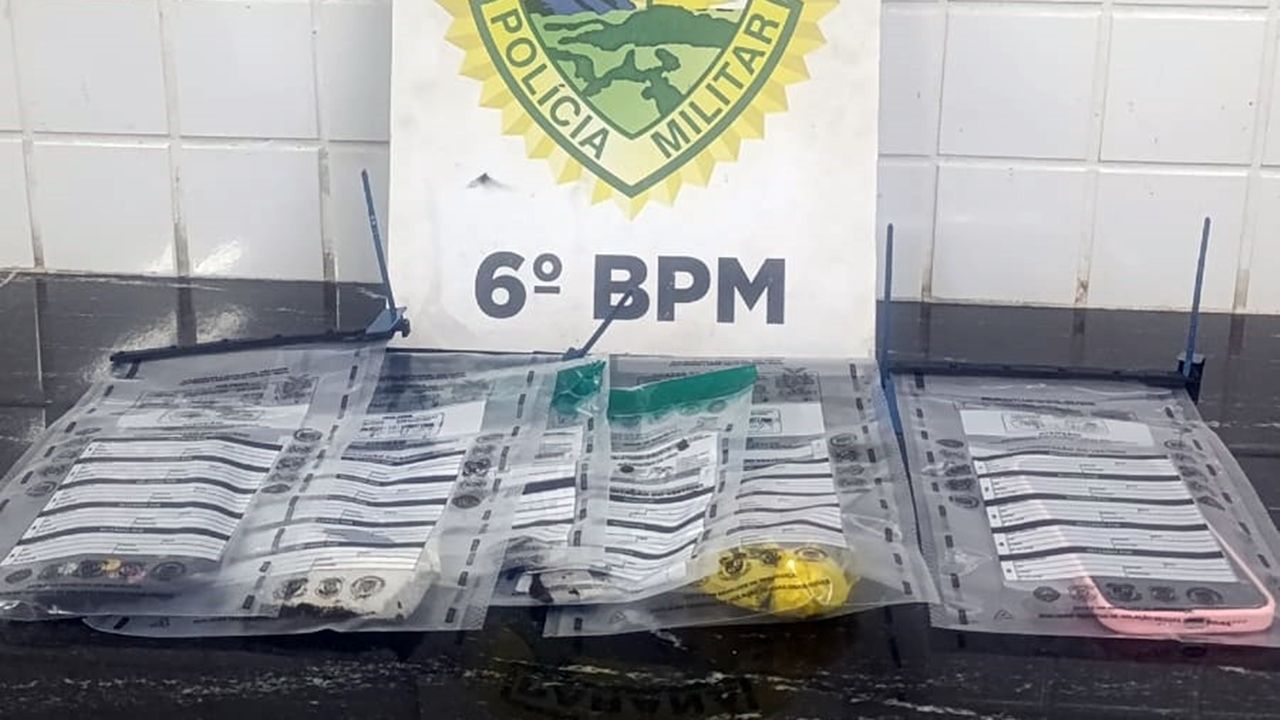 Casal é preso com 81 gramas de haxixe após denúncia de entrega de drogas em terminal de Cascavel