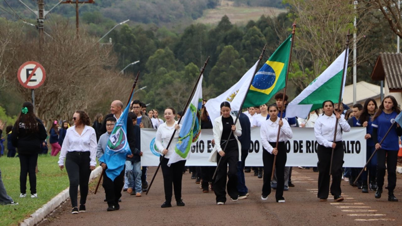 Comunidades de Rio do Salto e Juvinópolis realizam desfile neste sábado (5)